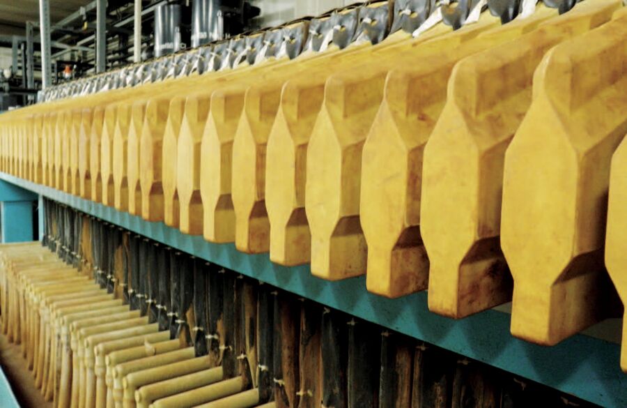 Pressing off sludge in chamber filter presses